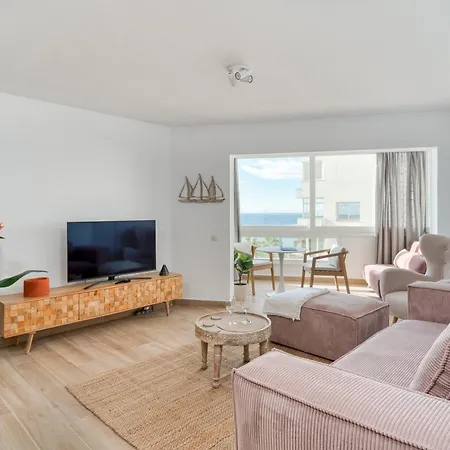 Luxury On The Beachfront Apartment